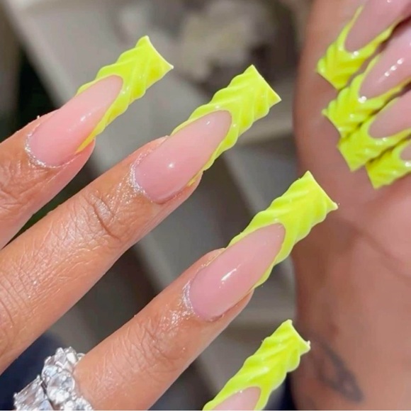 Handmade Acrylic Press-On Set - Picture 1 of 2